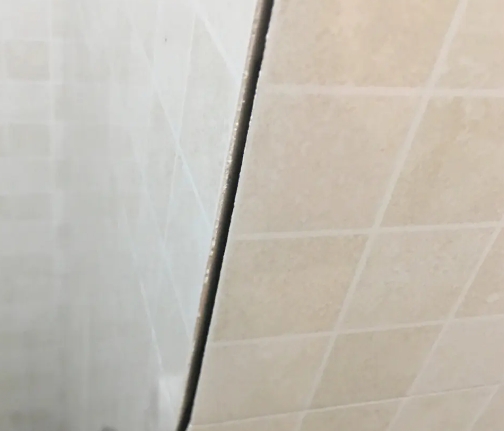 莱芜瓷砖空鼓维修公司分享阳台瓷砖脱落的修复过程可以分为以下几个步骤